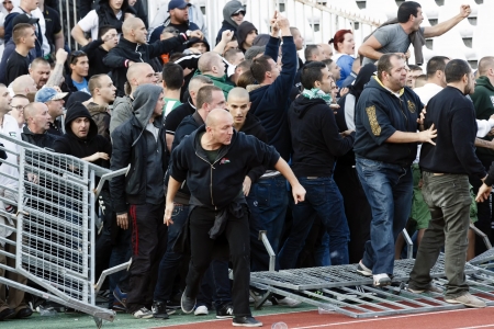 BUDAPEST - SEPTEMBER 22: Hooligans of FTC break onto the pitch during Ferencvaros vs. Ujpest OTP Bank League football match at Puskas Stadium on September 22, 2013 in Budapest, Hungary.
のeditorial素材