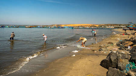 People working in Mui Ne Fishing Village, Vietnam, December 11, 2019.のeditorial素材