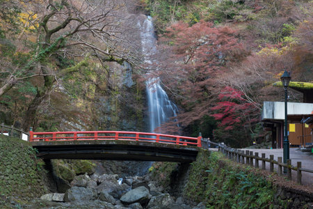 Minoo waterfall in autumn, Osaka, Japanのeditorial素材