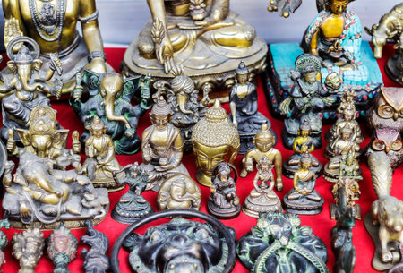 hindu god idols displayed outside of a shopの写真素材
