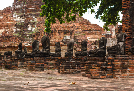 Old Buddha head ancient of Wat Mahathat in Phra Nakhon Si Ayutthaya, Thailandの写真素材