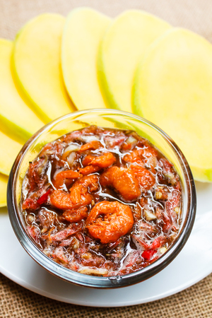 Mango with a sweet sauce made with coconut sugar put prawn, paprika and onion.の写真素材