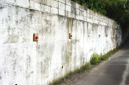 Old concrete wall painted-whiteの写真素材