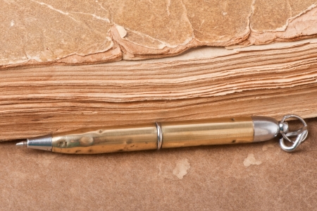 old book and penの写真素材
