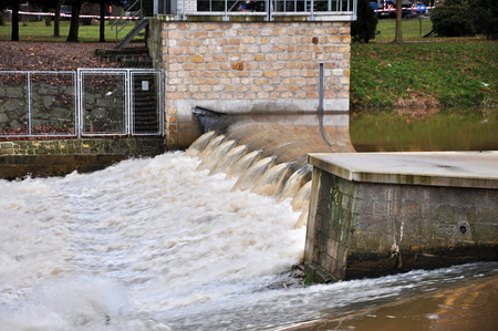 JAROMER, CZECH REP - DECEMBER 28, 2014: big weir on river Elbeのeditorial素材