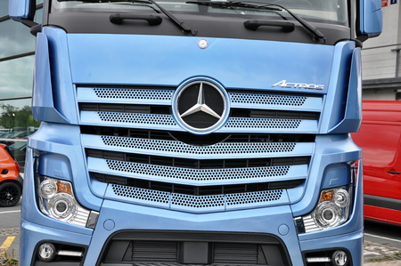 PRAGUE, THE CZECH REP., NOVEMBER 14, 2015: Luxury car Mercedes-Benzのeditorial素材