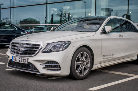 PRAGUE, THE CZECH REPUBLIC, 24.3.2018 - Front view Mercedes Benz S400d in front of Car store Mercedes in Prague. S400d parkingのeditorial素材
