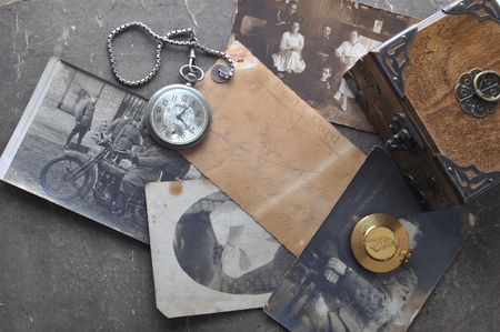 very old watch on the grungde post card and photoの写真素材