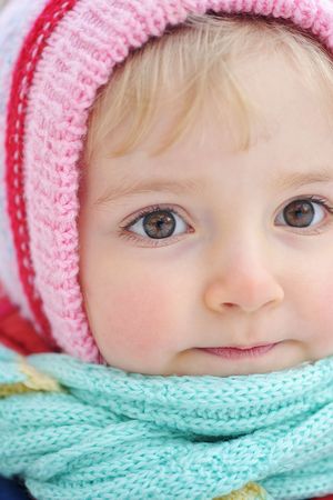 Happy little girl in winter portraitの写真素材
