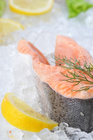 pieces of red fish and lemon  on ice の写真素材