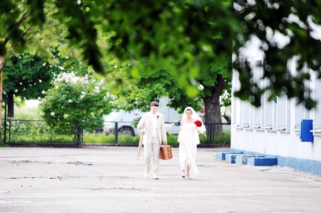  newly-married couple flies to wedding travel.  honeymoonの写真素材