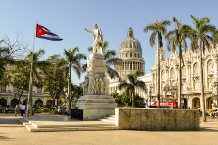 statue of Jose Marti in front of the grand theater HavanaCuba02 / 04/2018のeditorial素材
