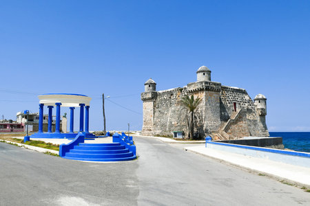 Cojimar Fortress in Havana. Military construction facing the sea. Bronze memorial by the ocean, erected in the 60s in tribute to the American writer Hemingway.のeditorial素材
