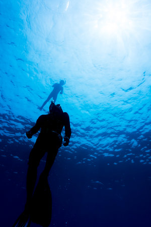 Freediver dives at Surin national park, Thailandの写真素材