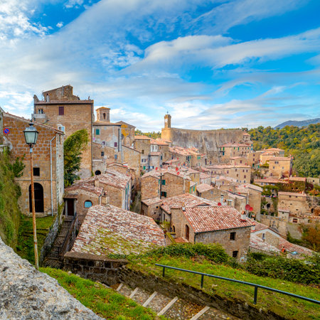 Medieval town Sorano with old tradition buildings. Old small town in the Province of Grosseto, Tuscany (Toscana), Italy, Europeのeditorial素材