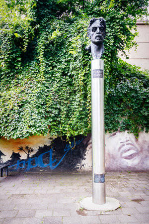 VILNIUS, LITHUANIA - SEPTEMBER 2, 2014: Monument of American musician Frank Zappa in Vilnius, Lithuania, it's first statue of Frank Zappa in a world, on 2 September, 2014.の写真素材