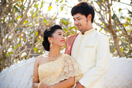 PRACHUABKIRIKHAN, THAILAND - MARCH 17; Unidentified couple sweet at a beauty temple on March 17, 2013 in Tangsai temple, Prachuabkirikhan, Thailand  The most beautiful of Thailand のeditorial素材
