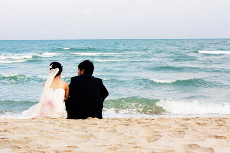 PRACHUABKIRIKHAN, THAILAND - MARCH 17; Unidentified couple sweet at a beauty beach on March 17, 2013 in Tambol Tongchai, Prachuabkirikhan, Thailand  The most beautiful beach south of Thailand のeditorial素材