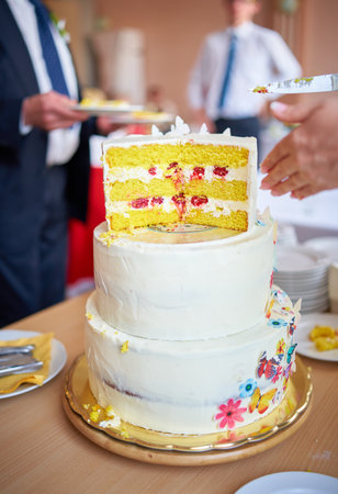 the cut wedding cake, top tier