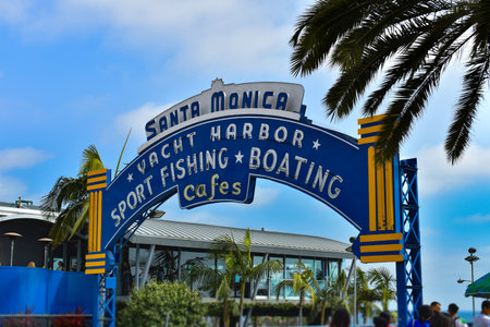 Santa Monica, CA/U.S.A. -June 20, 2019 : Welcoming arch in Santa Monica pier, California.のeditorial素材