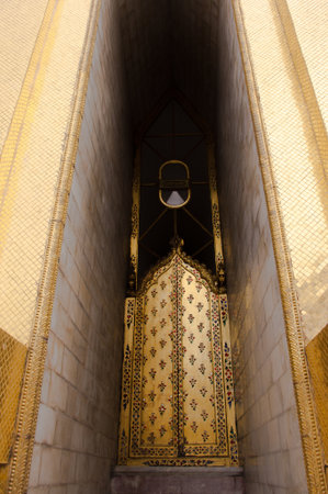Golden door of Thai templeの写真素材