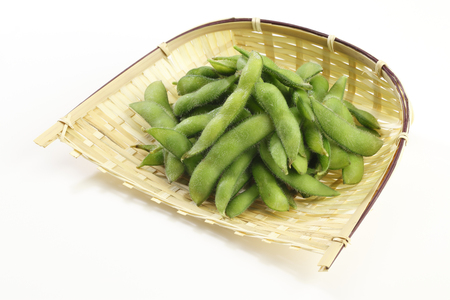 green soy beans, vegetable seeds on white backgroundの写真素材