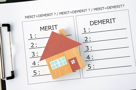 Advantages and disadvantages of custom-built housesの写真素材