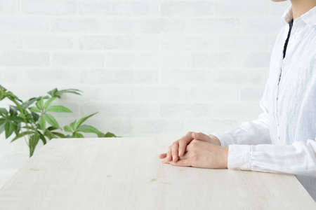A woman who worries in the living roomの写真素材