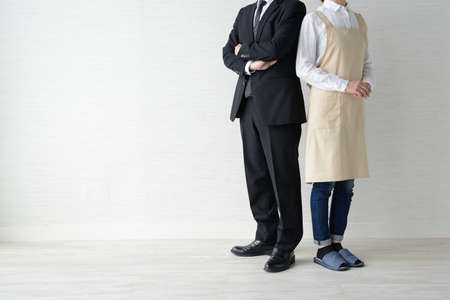 Businessman and full-time housewife household imageの写真素材