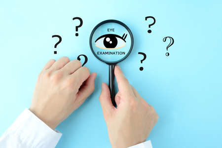 Eye examinations and examinations by ophthalmologists and images of questions and questionsの写真素材