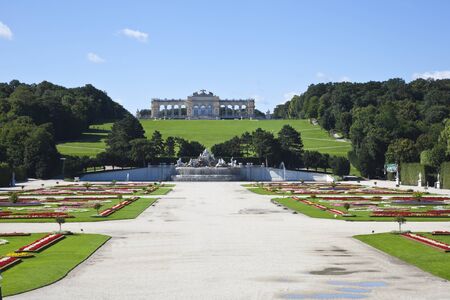 the gloriette in the schonbrunn palace garden, vienna, austriaのeditorial素材