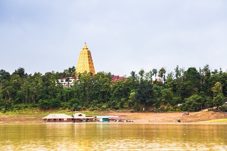 Golden sanctuary pagoda at sangklaburi, thailandの写真素材