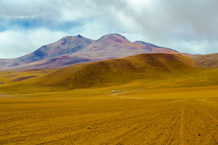 View of mountain and desert in Salar de Uyuni, Boliviaの写真素材