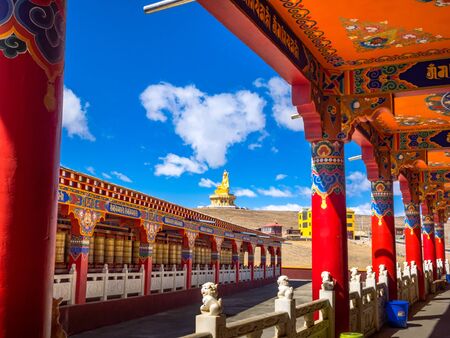 View of tibetan buddhist Yarchen Gar Monastery in Sichuan, China.のeditorial素材