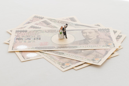 A newly-married couple and moneyの写真素材