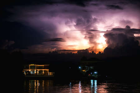 Thunderboltの素材