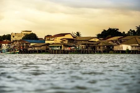 Waterfront community at Tapee river.の素材