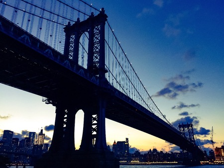 Silhouette of Manhattan bridge before sunset in vintage style, New Yorkの写真素材