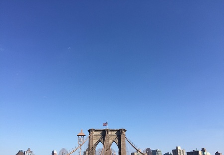 Brooklyn bridge with clearly blue sky, New Yorkの写真素材