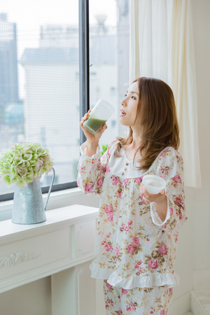 Lady drinking green smoothieの写真素材