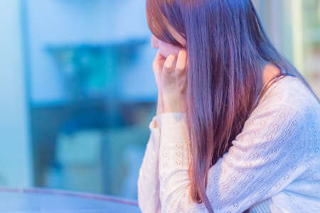 Lady waiting at bar counterの写真素材