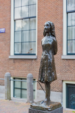 bronze statue of annelies frankの写真素材