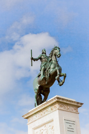 statue of philip iii in puerta del sol, madrid, spainのeditorial素材