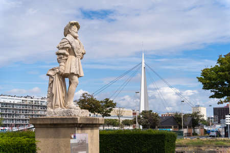 Le Havre, France - August 8, 2021: A statue of the king Francois I. (Francis the first) and pedestrian bridge in backgroundのeditorial素材