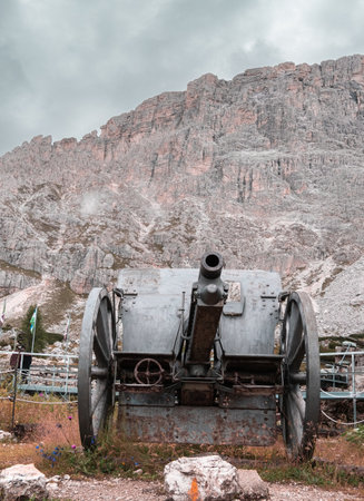 An old military cannon from the First World War on the Valparola - Falzarego passのeditorial素材