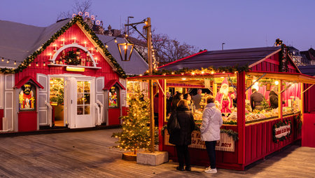 Zurich, Switzerland - November 23, 2023: Christmas market in front of the opera house at the Sechselautenplatz square-Bellevue in Zurich in blue hourのeditorial素材