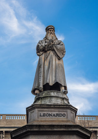 Milan, Italy - December 9, 2025: A tall statue of a historical figure Leonardo da Vinci, the renowned Italian Renaissance artist, scientist, and polymath. The statue is located in Piazza della Scala.のeditorial素材