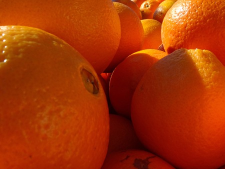 close-up of oranges at a market stallの写真素材