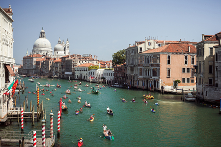 Venice is a city in northeastern Italy sited on a group of 117 small islands separated by canals and linked by bridges.のeditorial素材