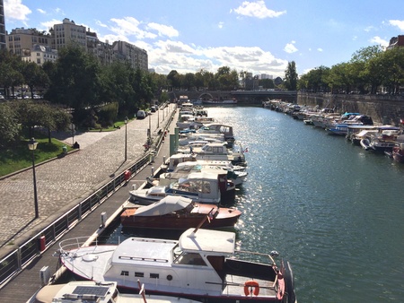 Docking boats at the river of Parisの素材